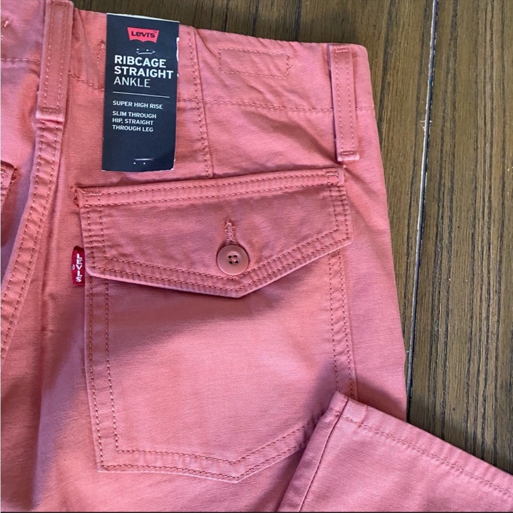 Levi’s Ribcage Straight super High Rise until it’s pants - Picture 6 of 9